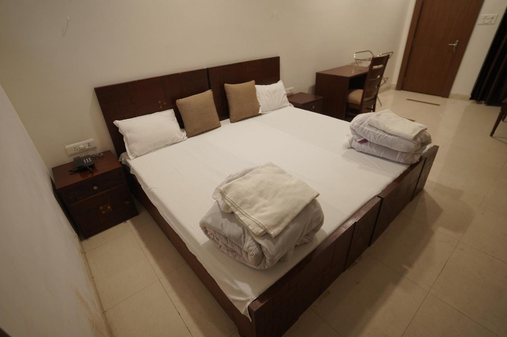 Narmada Vatika Hotel Jabalpur Exterior photo