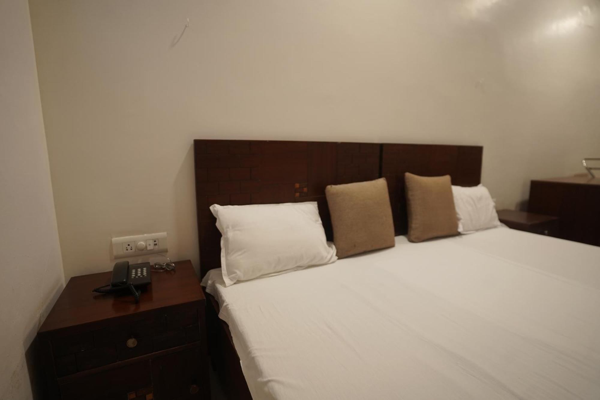 Narmada Vatika Hotel Jabalpur Exterior photo